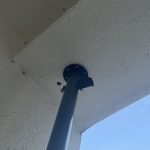 Ovde mora sa vibracionom busilicom