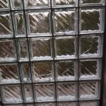 Svetlarnik u kući-popucale staklene prizme