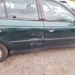 Ispravljanje vrata i krila vakumom na automobilu