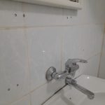 Obnavljanje fuga na starim plocicama u kupatilu