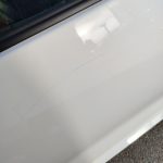 Popravka ogrebotine od kljuca na automobilu